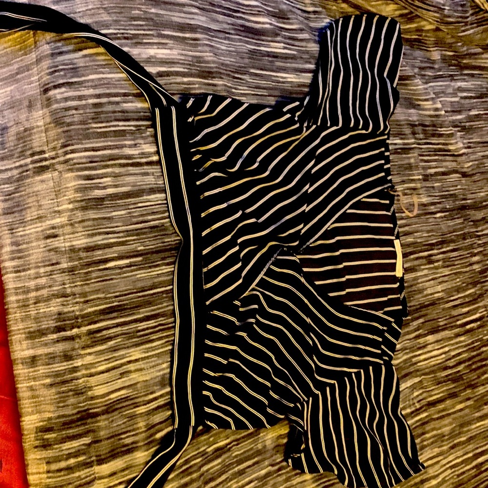 Hi! This is a top that I don’t like and don’t want-try to dm me if you want it!